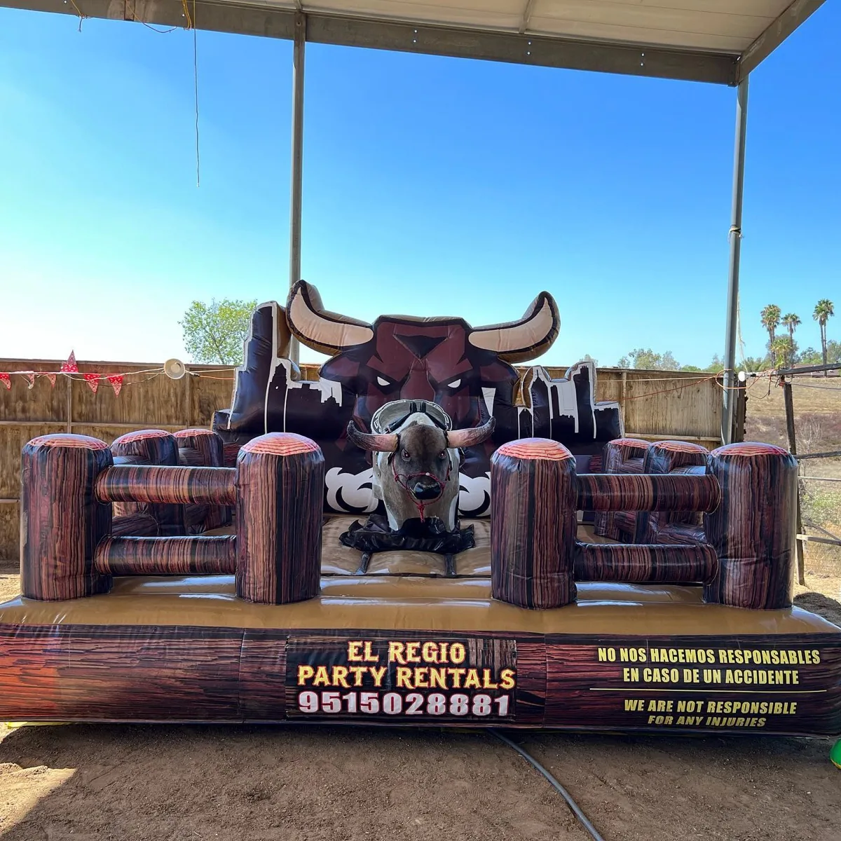 Toro mecánico inflable